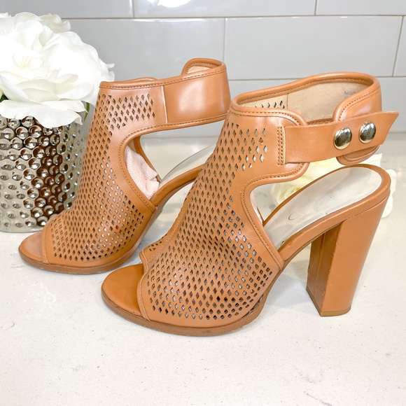 ALDO Brown Camel Vegan Leather Heels with Chunky Heel & Gold Snaps - Size 7.5 - Picture 6 of 7
